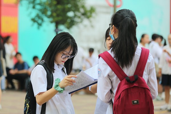 Hà Nội: Gần 89.000 thí sinh bước vào kỳ thi tuyển sinh lớp 10 - Anh 11