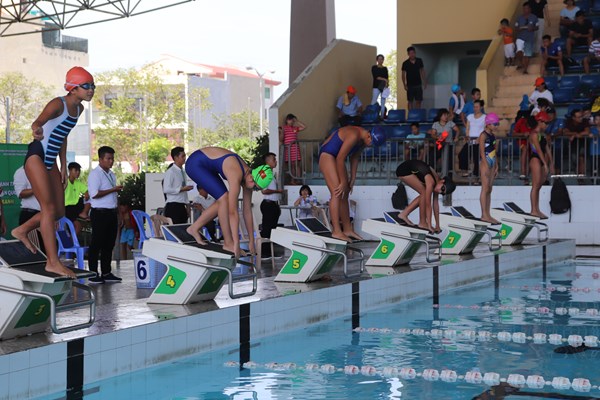 Đà Nẵng: Tập huấn kỹ năng phổ cập bơi, cứu đuối nước ở trẻ em - Anh 1
