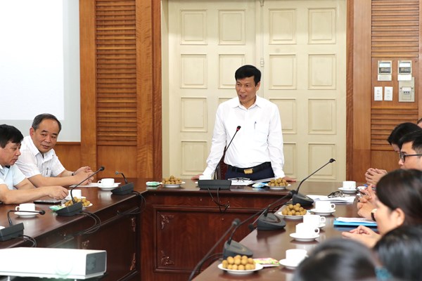 Bộ trưởng Nguyễn Ngọc Thiện gặp mặt cán bộ là con liệt sĩ đang công tác tại Bộ VHTTDL - Anh 1