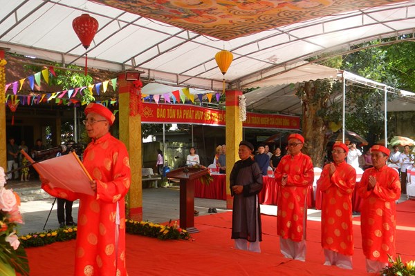 Đông đảo du khách tham dự lễ tưởng niệm Đức Thánh Phiêu Bồng Hiệu Thiên - Anh 1