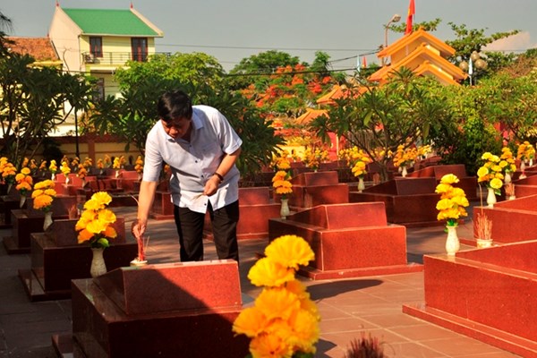 Đoàn công tác Bộ VHTTDL viếng nghĩa trang liệt sĩ tại Quảng Bình và Quảng Trị - Anh 6