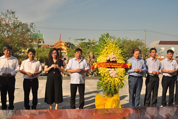 Đoàn công tác Bộ VHTTDL viếng nghĩa trang liệt sĩ tại Quảng Bình và Quảng Trị - Anh 1