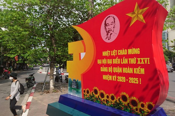 Hà Nội: Rực rỡ cờ hoa trước thềm Đại hội Đảng các cấp tiến tới Đại hội toàn quốc lần thứ XIII của Đảng - Anh 3