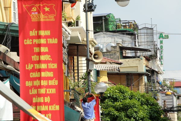 Hà Nội: Rực rỡ cờ hoa trước thềm Đại hội Đảng các cấp tiến tới Đại hội toàn quốc lần thứ XIII của Đảng - Anh 7