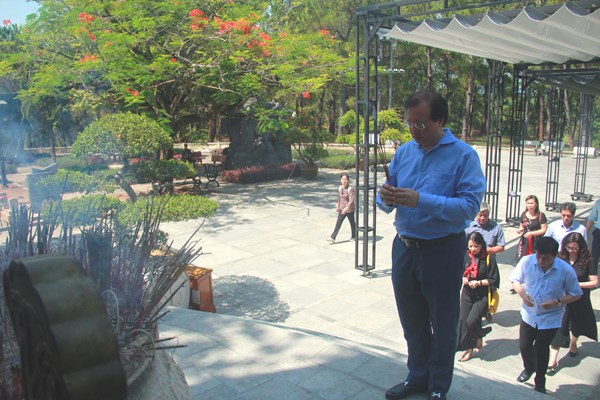 Đoàn công tác của Bộ VHTTDL dâng hương tri ân tại tỉnh Quảng Trị - Anh 6