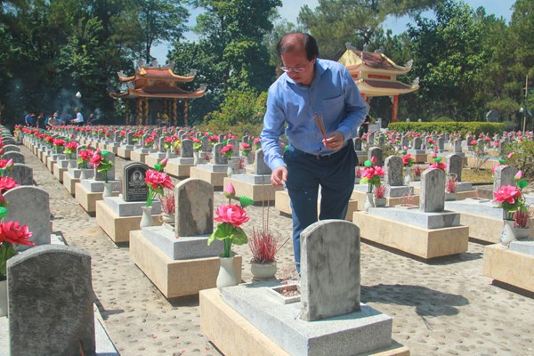 Đoàn công tác của Bộ VHTTDL dâng hương tri ân tại tỉnh Quảng Trị - Anh 7