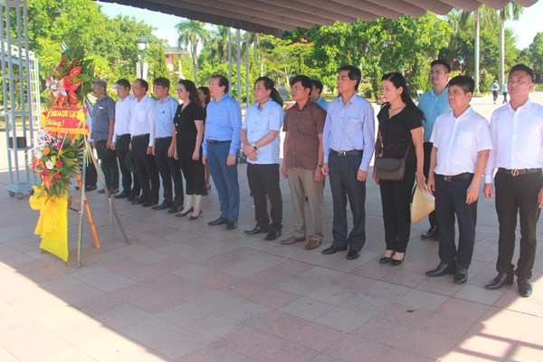 Đoàn công tác của Bộ VHTTDL dâng hương tri ân tại tỉnh Quảng Trị - Anh 16