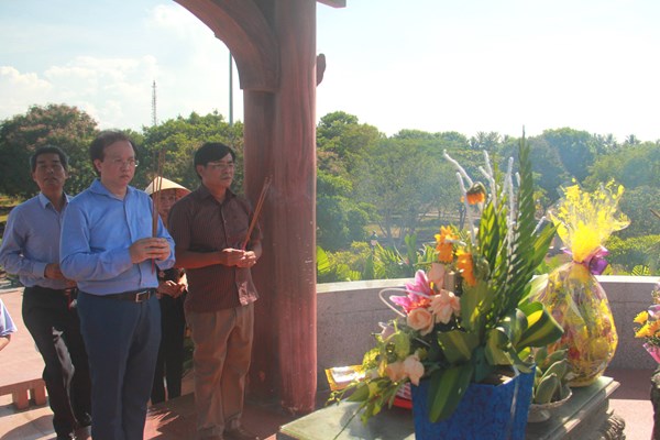 Đoàn công tác của Bộ VHTTDL dâng hương tri ân tại tỉnh Quảng Trị - Anh 17