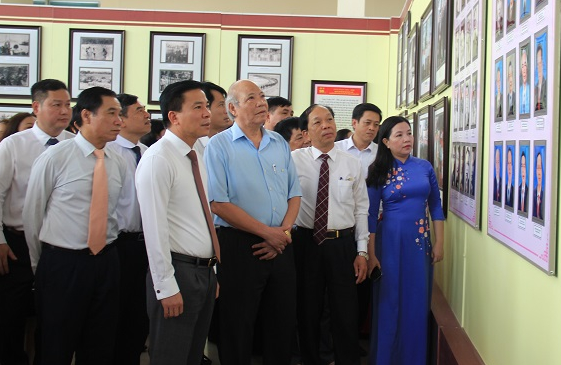 Trưng bày chuyên đề 90 năm truyền thống vẻ vang của Đảng bộ tỉnh Thanh Hóa - Anh 1