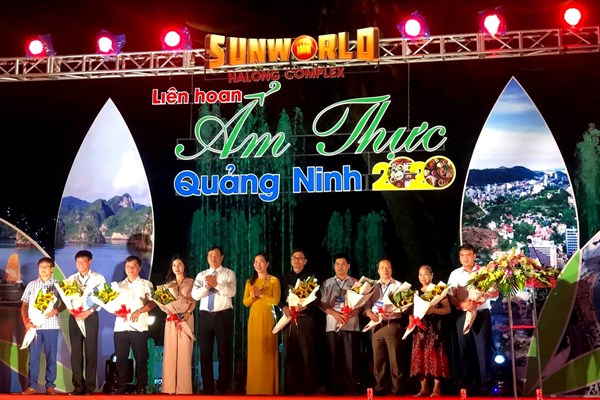 Liên hoan ẩm thực Quảng Ninh 2020 thu hút hàng chục nghìn người tham gia - Anh 1