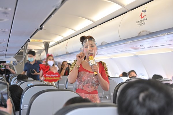 Vietjet Thái Lan khai trương đường bay Bangkok – Khon Kaen với màn biểu diễn của ca sỹ nổi tiếng Thái Lan Ying-Lee trên tàu bay - Anh 4