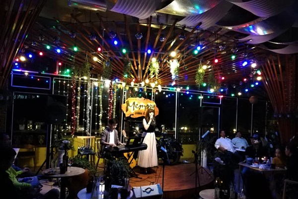 Lâm Đồng: Tạm dừng các dịch vụ karaoke, quán bar, vũ trường, ca nhạc phòng trà - Anh 1