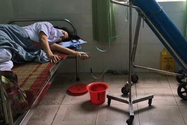 Nhân viên y tế ở Đà Nẵng ngất xỉu vì làm việc quá sức đã ổn định sức khỏe - Anh 1
