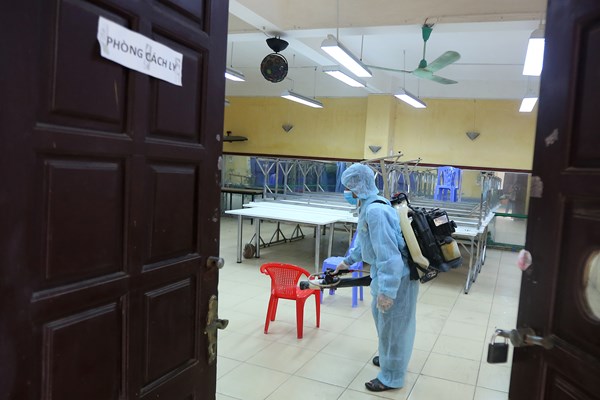 Hà Nội: Nhiều trường phun khử khuẩn chuẩn bị sẵn sàng cho kỳ thi THPT 2020 - Anh 8
