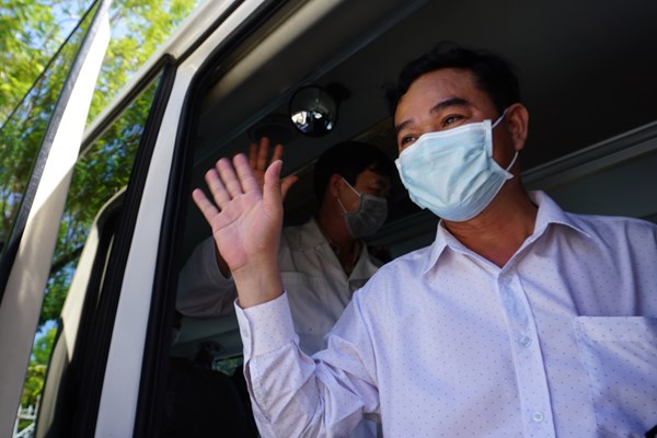 Đoàn y tế của Huế lên đường vào chi viện Đà Nẵng: “Địa phương ở nhà sẵn sàng hỗ trợ gia đình các đồng chí” - Anh 6
