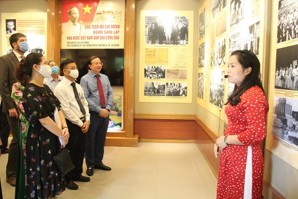 Khai mạc trưng bày Chủ tịch Hồ Chí Minh- người sáng lập Nhà nước Việt Nam Dân chủ Cộng hòa - Anh 2