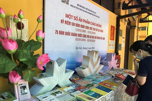 Khai mạc trưng bày Chủ tịch Hồ Chí Minh- người sáng lập Nhà nước Việt Nam Dân chủ Cộng hòa - Anh 4