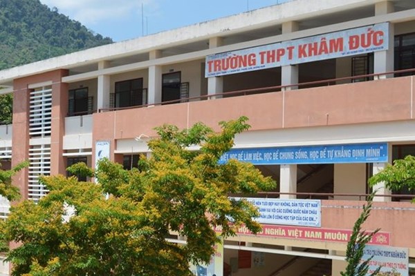 Quảng Nam: Cách ly 100 người tiếp xúc thầy giáo coi thi tốt nghiệp THPT nghi mắc Covid-19 - Anh 1