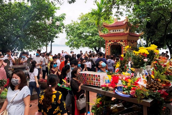 Bộ VHTTDL nhắc nhở Hà Nội để đông người tụ tập, đi lễ ở Phủ Tây Hồ - Anh 1