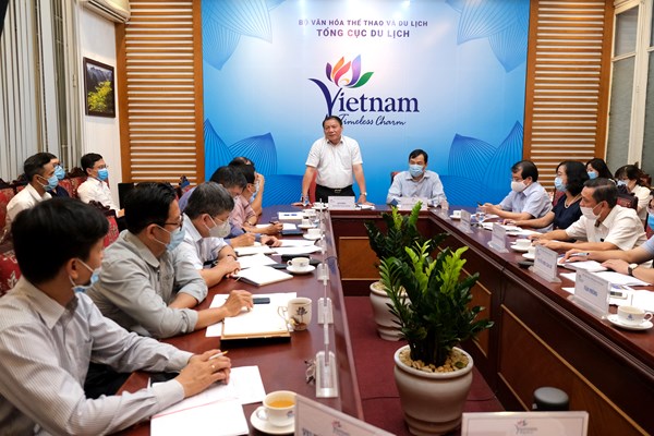 Làm việc với Tổng cục Du lịch, Thứ trưởng Bộ VHTTDL Nguyễn Văn Hùng đề nghị: Không được để đứt gãy trong du lịch - Anh 1