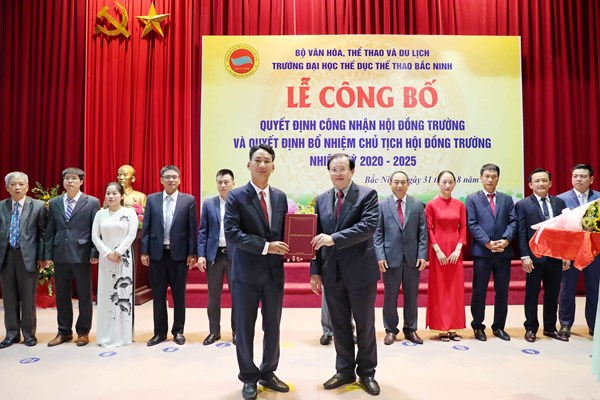 Trao Quyết định công nhận Hội đồng trường Trường Đại học TDTT Bắc Ninh - Anh 3