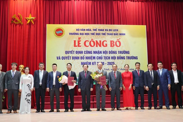 Trao Quyết định công nhận Hội đồng trường Trường Đại học TDTT Bắc Ninh - Anh 4