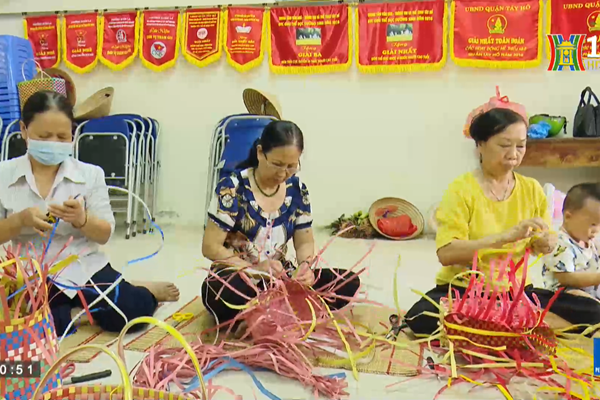 Phụ nữ thủ đô triển khai các mô hình rác thải nhựa vì một Việt Nam xanh - Anh 6