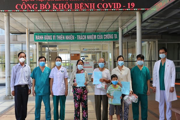 Quảng Nam: Bệnh nhân 90 tuổi mắc Covid-19 phục hồi, xuất viện - Anh 1
