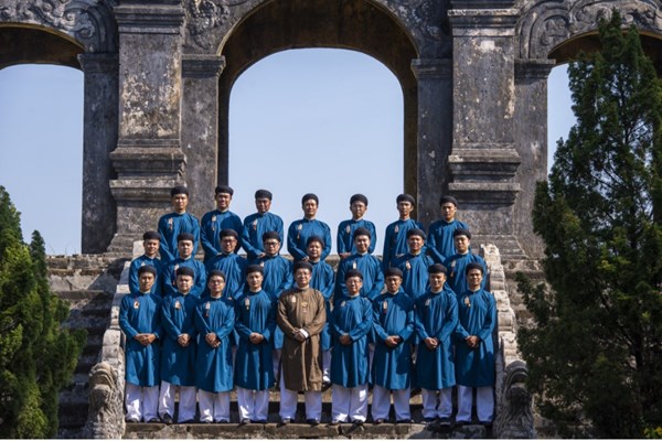 Thừa Thiên Huế: Cán bộ Sở VHTT sẽ mặc áo dài truyền thống đi làm vào thứ Hai đầu tháng - Anh 1