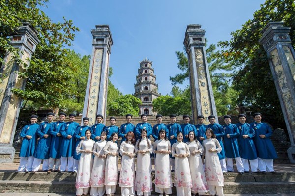 Xung quanh chủ trương mặc áo dài ngũ thân vào ngày thứ hai đầu tháng của Sở VHTT Thừa Thiên Huế: 