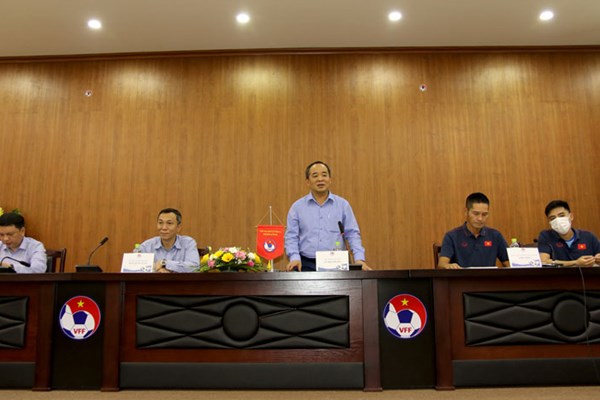 Thứ trưởng Lê Khánh Hải thăm 2 đội tuyển nữ trẻ - Anh 1