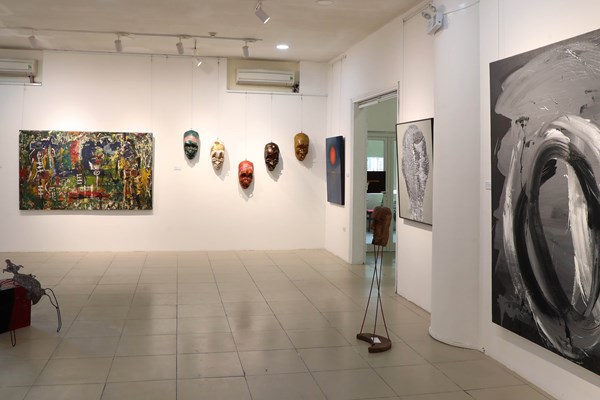 Viện VHNT Quốc gia Việt Nam mở cửa trưng bày Bộ sưu tập của Vicas - Anh 1