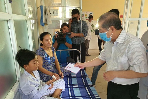 Thừa Thiên Huế: Khẩn trương khắc phục thiệt hại do bão số 5 - Anh 2