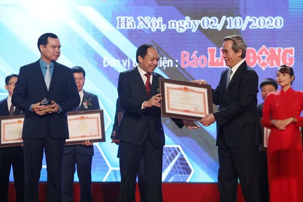 Vinh danh 50 doanh nghiệp vì người lao động - Anh 1