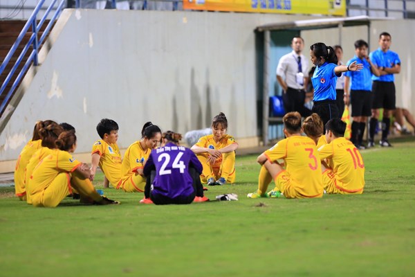 CLB nữ Hà Nam bỏ cuộc để phản đối trọng tài - Anh 1