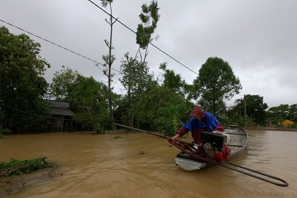 Thừa Thiên Huế: Hơn 24.500 nhà dân đang ngập trong nước lũ - Anh 1