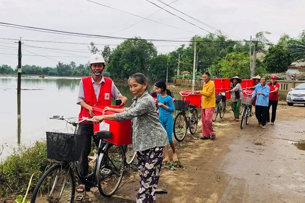 Hội Chữ thập đỏ Việt Nam kêu gọi ủng hộ người dân các tỉnh miền Trung - Anh 1