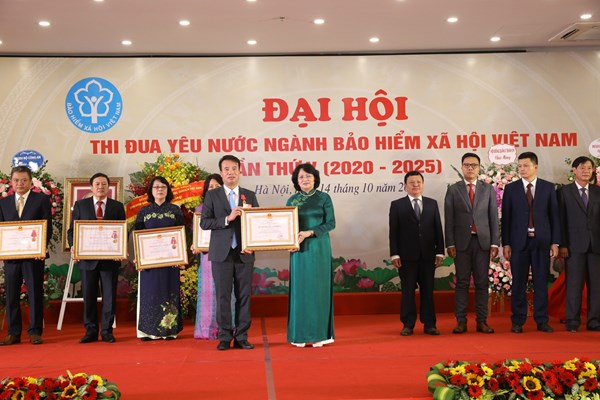 Dấu mốc quan trọng khẳng định bước phát triển mới của ngành BHXH Việt Nam - Anh 2