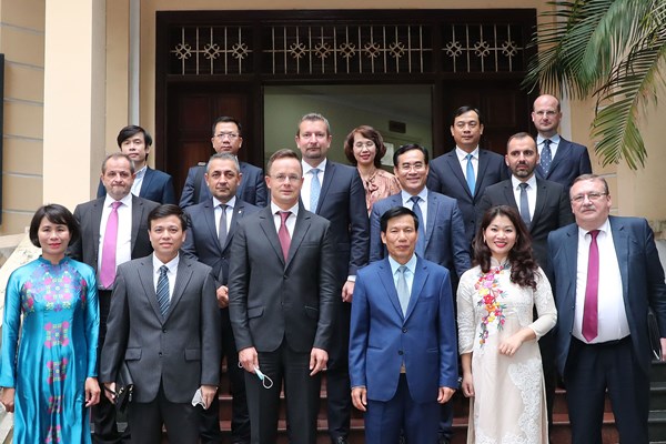 Việt Nam - Hungary ký kết chương trình hợp tác văn hóa - Anh 5