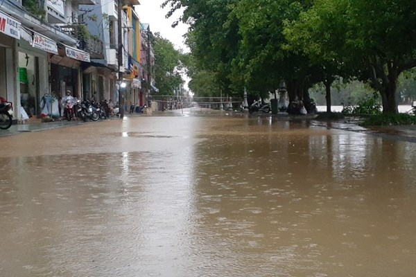 Thừa Thiên Huế: Nước sông dâng nhanh, nhiều vùng lại chìm trong lũ - Anh 4