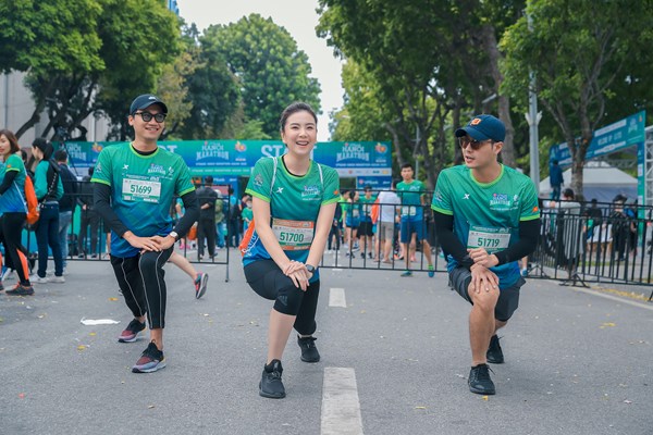 Dàn sao tham gia giải chạy marathon tại Hồ Hoàn Kiếm - Anh 2