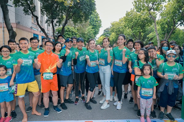 Dàn sao tham gia giải chạy marathon tại Hồ Hoàn Kiếm - Anh 1