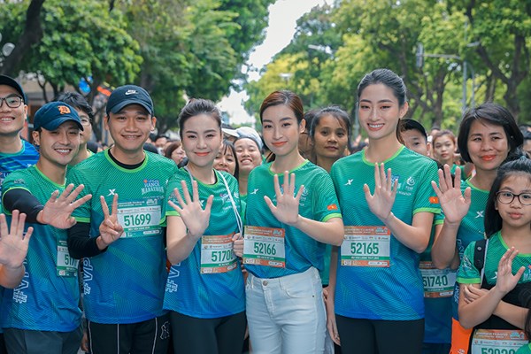 Dàn sao tham gia giải chạy marathon tại Hồ Hoàn Kiếm - Anh 5