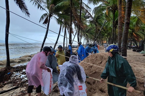 Quảng Nam: Báo cáo nhanh về công tác ứng phó bão số 8 và mưa lũ - Anh 2
