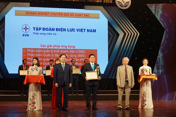 EVN cùng một số đơn vị của ngành Điện được vinh danh là Doanh nghiệp chuyển đổi số xuất sắc Việt Nam 2020 - Anh 1