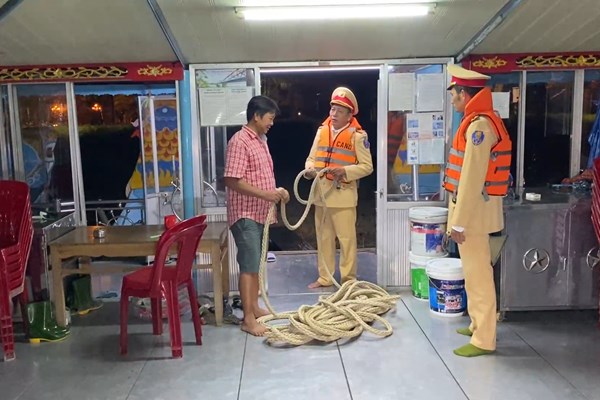 Thừa Thiên Huế: Sơ tán 64.720 người dân tránh trú bão số 9 - Anh 2