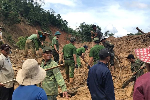 Quảng Nam: Tạm dừng tìm kiếm nạn nhân mất tích ở Phước Sơn - Anh 1