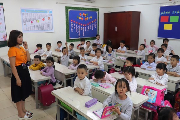 Chưa rõ nguyên nhân làm  hơn 100 học sinh tiểu học Nguyễn Trãi nghỉ học - Anh 1