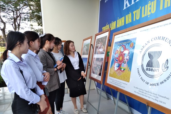 Triển lãm ảnh và tư liệu trong cộng đồng ASEAN tại Thanh Hóa - Anh 2