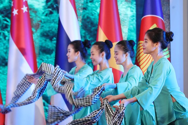 Thủ tướng Nguyễn Xuân Phúc kiểm tra công tác chuẩn bị Hội nghị Cấp cao ASEAN 37 - Anh 10